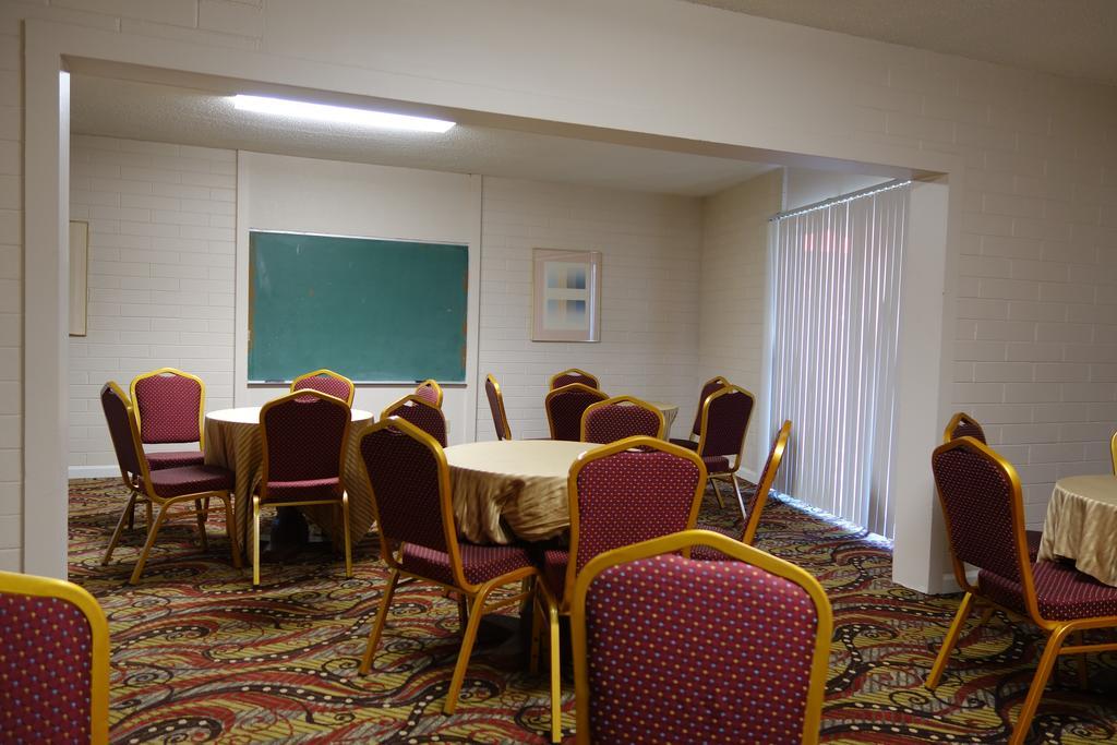 Hotel Ramada By Wyndham Sacramento à North Highlands Extérieur photo