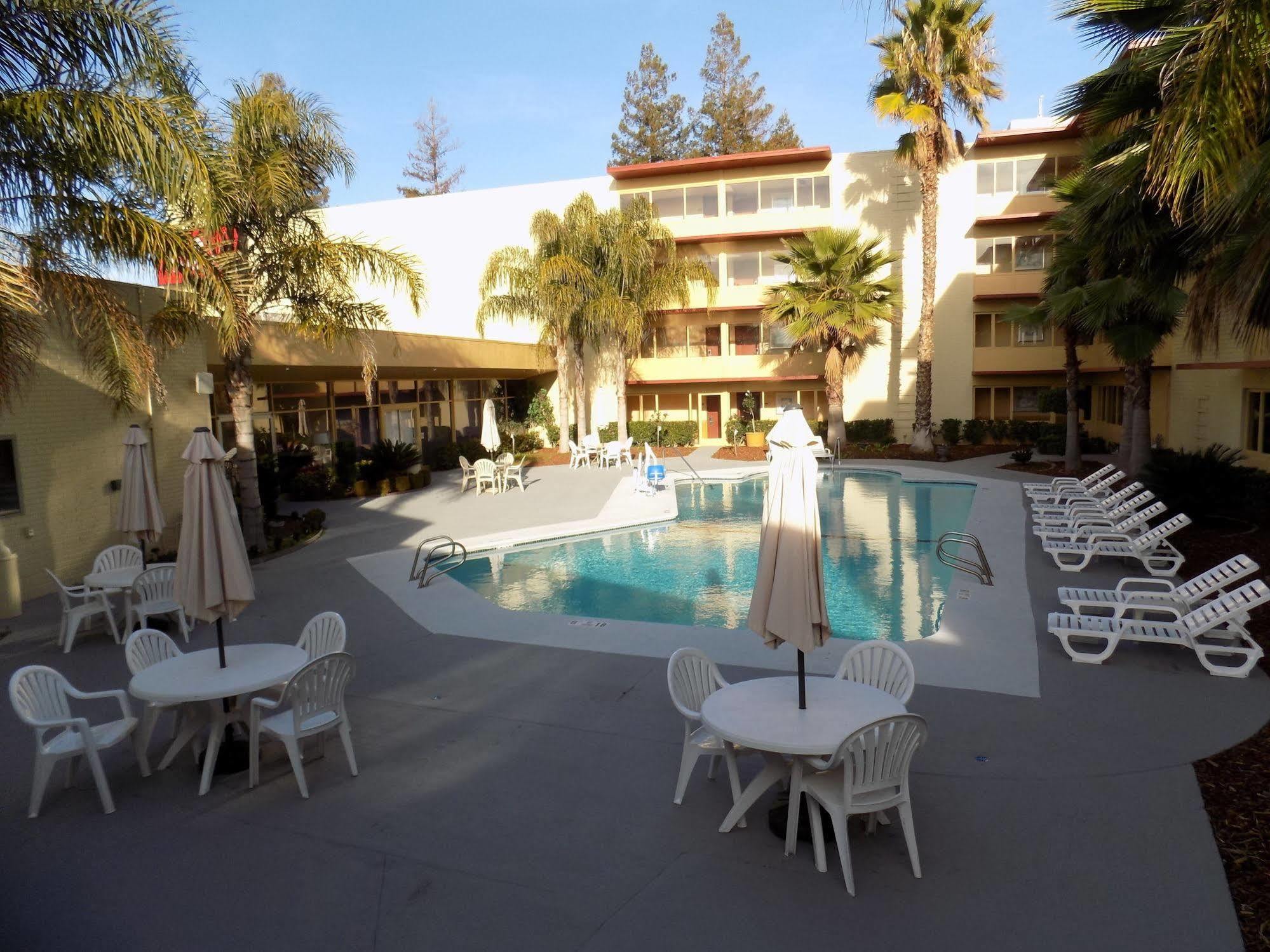 Hotel Ramada By Wyndham Sacramento à North Highlands Extérieur photo